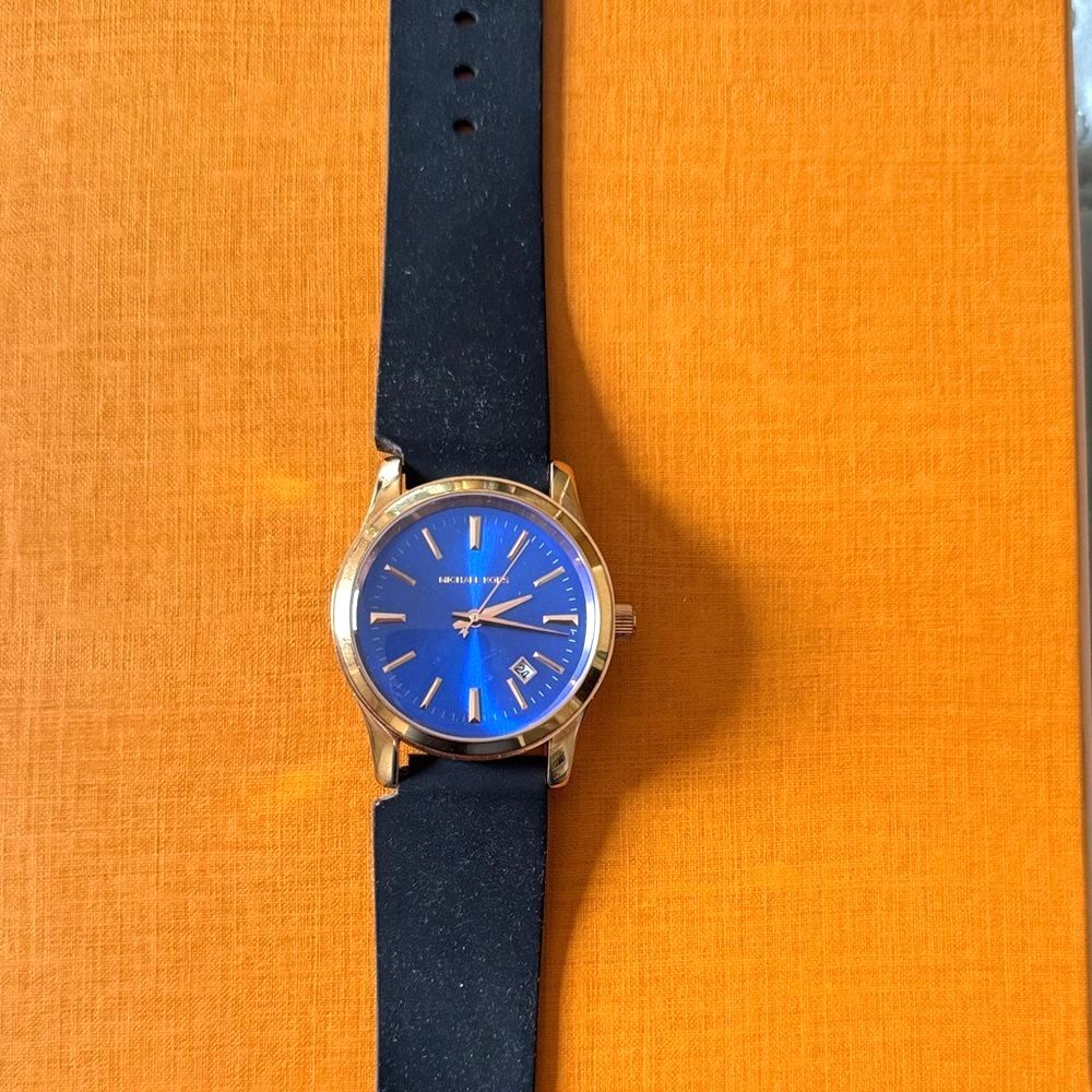Michael Kors Men’s Gold Tone Blue Black Dial Watch Battery Working